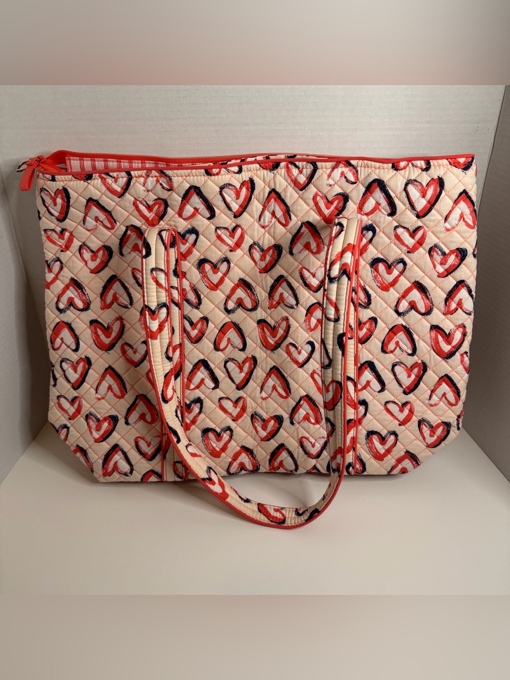 NWT. Vera Bradley Sketched Hearts Large Icon Tote - Picture 4 of 7